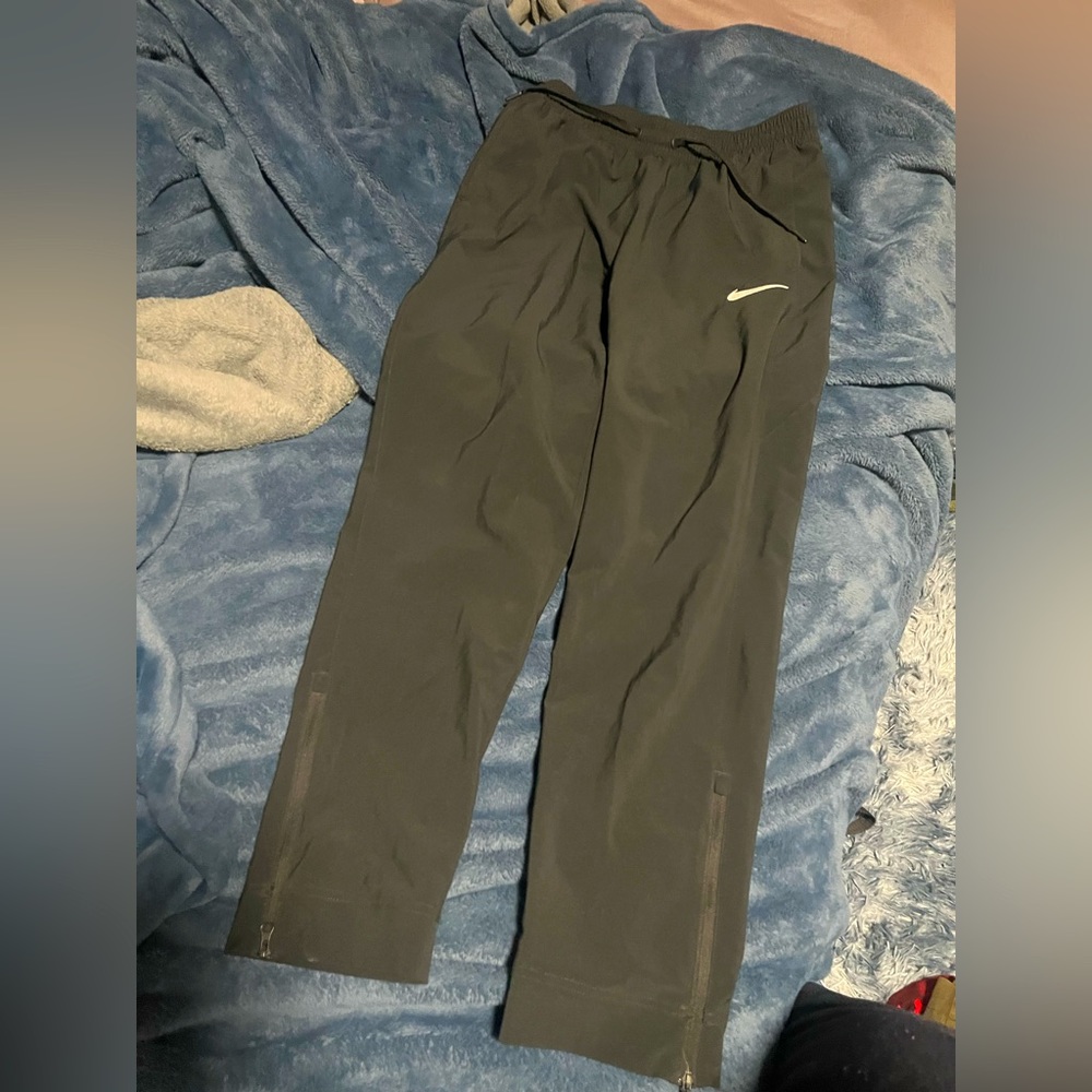 black nike comfortable stretch pants